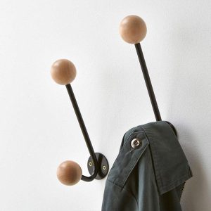 Patère Mural Vintage En Métal Noir Et Boules En Bois – Longueur 27cm – Décor Industriel